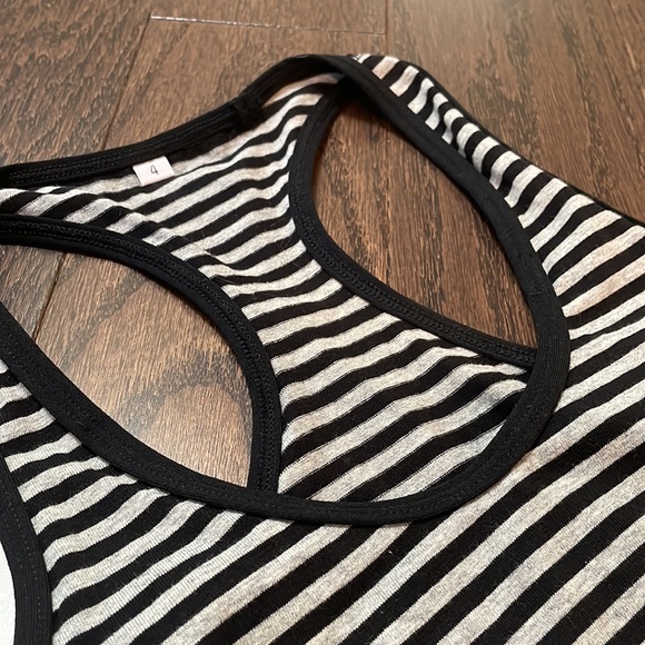 Vintage lululemon Black & Grey Stripes Racerback Tank Top EUC Women’s Size 4 - Picture 4 of 8